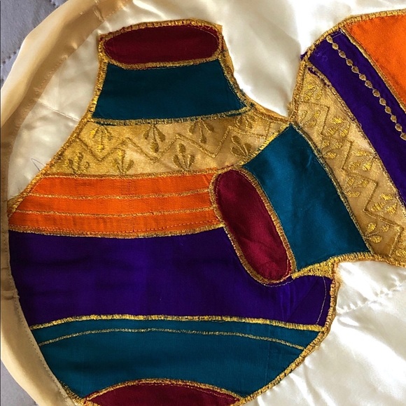 4 Decorative round throw pillows - Picture 2 of 8